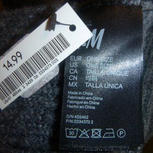 H&M Accessories - Women's Large 85" x 18" Gray Scarf / Wrap H&M Accessories - Women's Large 85" x 18" Gray Scarf / Wrap